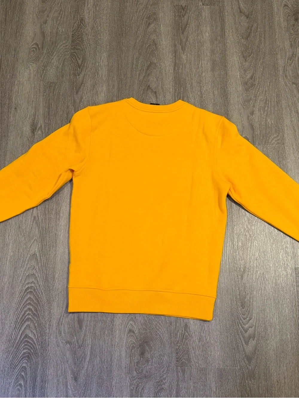 New York Yankees Majestic Vibrant Yellow Sweater Mens Size Medium In EUC